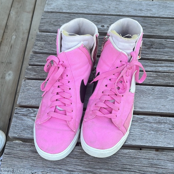 Limited edition pink Nike blazers - Picture 2 of 3